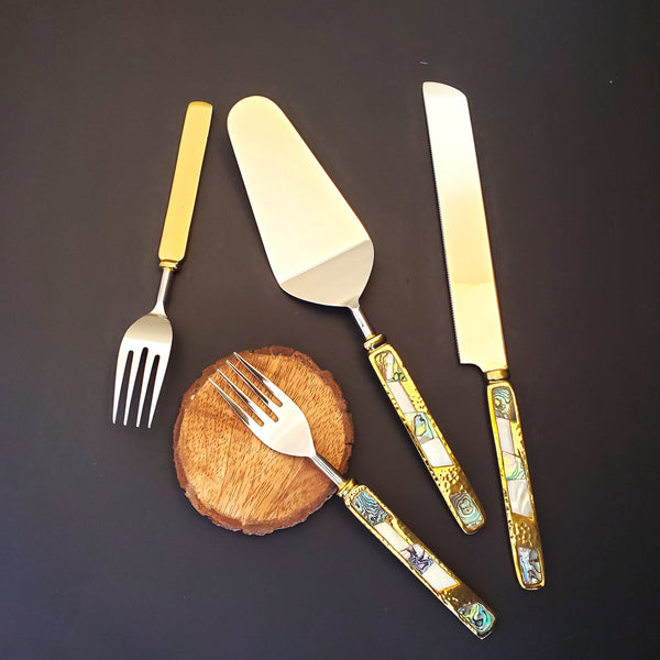 White & Gold Cake Lift & Knife Set